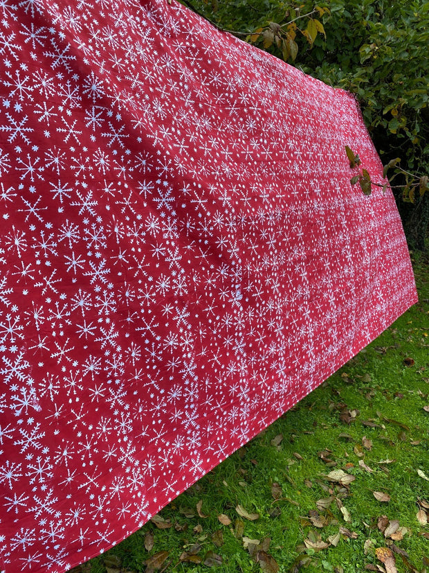 Twizzell Block Print Large Tablecloth - Red & White Snowflake