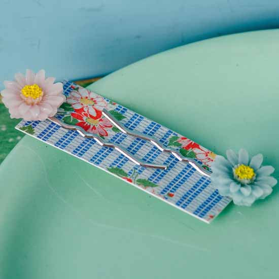 Hazy Daisy Hair Slides