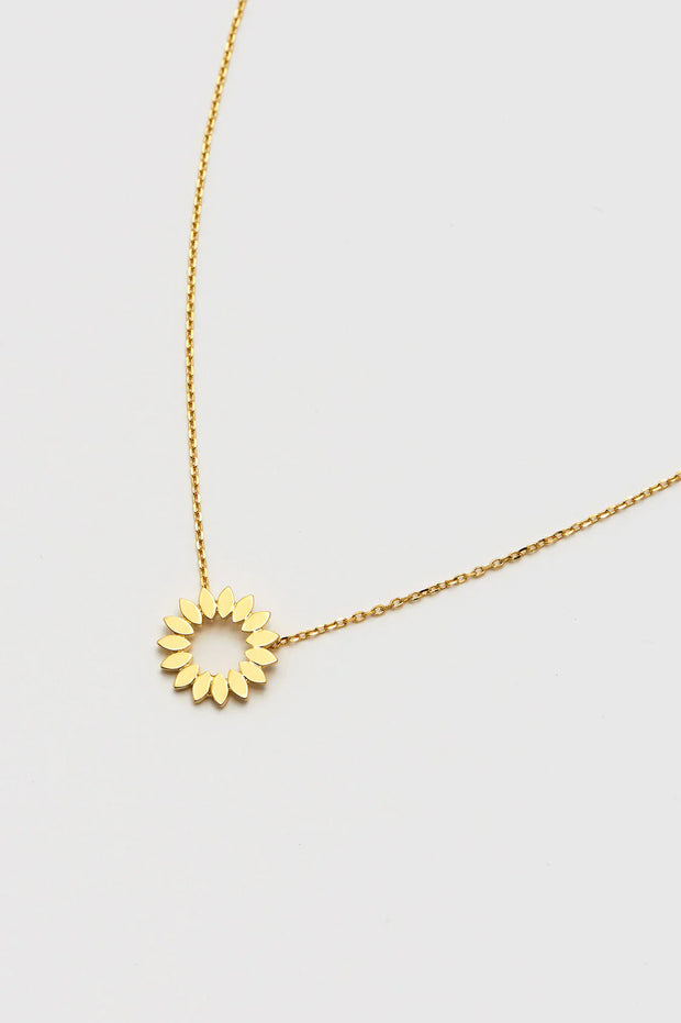 Modern Gold Flower Necklace